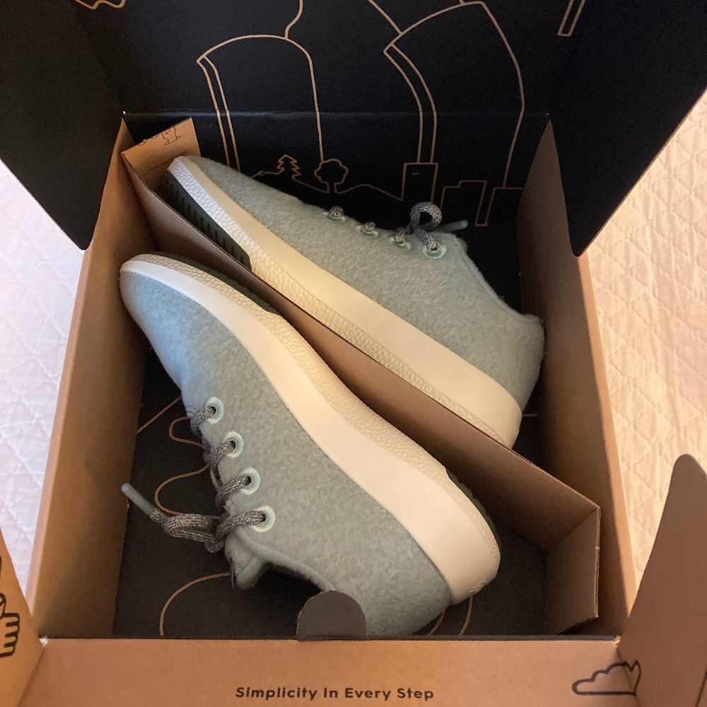 Allbirds Women's Wool Runner Mizzles New in Box - size 8, lichen